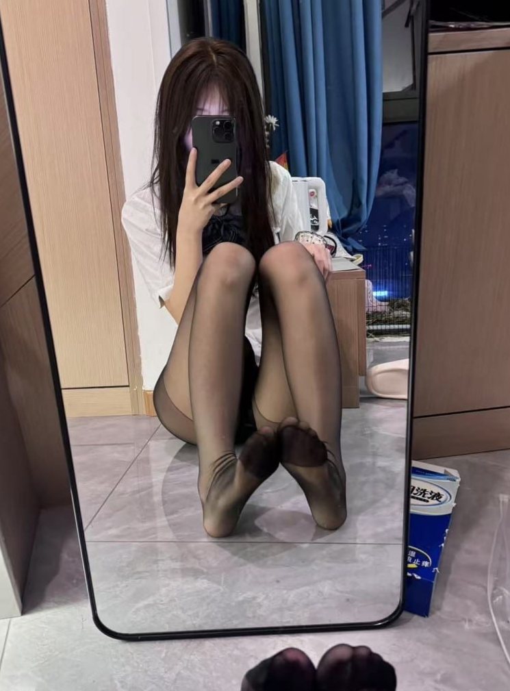抖音百万网红 董香/一只香 微密圈/TF空间福利 丝袜小嫩脚 [194V/268P+692m]-第4张图片-萌站