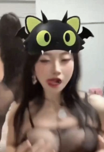 抖音苗条嫩妹 妍熙小不点 裸舞脸穴同框自慰 [9v+673m] -第5张图片-萌站