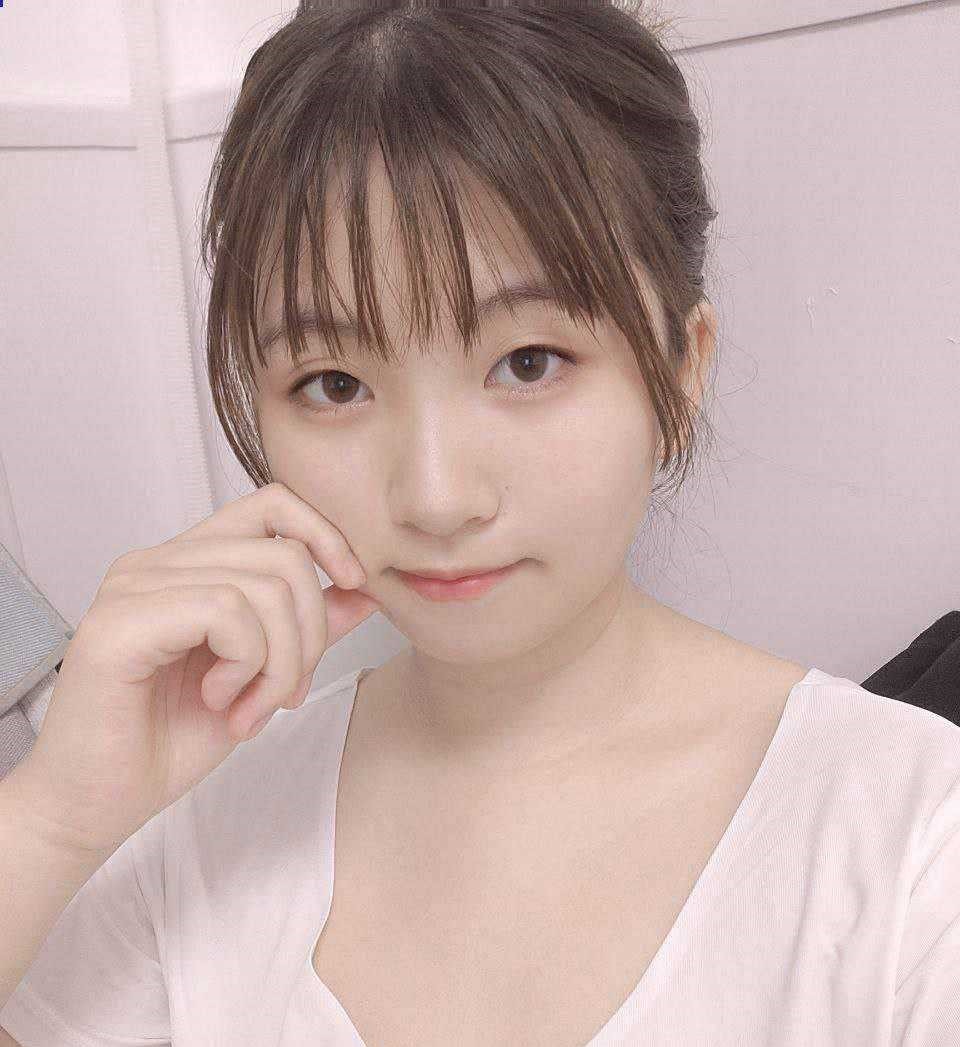 超清纯甜美大学生和男友车震火热，车窗蒙雾她脸颊通红娇喘连连 男友猛力抽插 不听话逼都得挨揍!-第3张图片-萌站