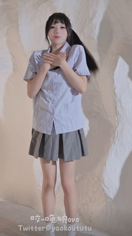 096 - 咬一口兔娘(黏黏团子兔)-盒岛1800目标奖励『I LOVE U』[1V]