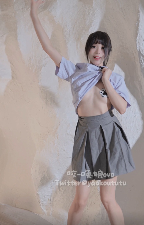 096 - 咬一口兔娘(黏黏团子兔)-盒岛1800目标奖励『I LOVE U』[1V]-第2张图片-萌站