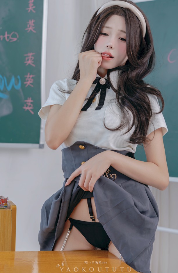 122 – 咬一口兔娘(黏黏团子兔)-实习老师的欢迎仪式&Touch it[80P1V]