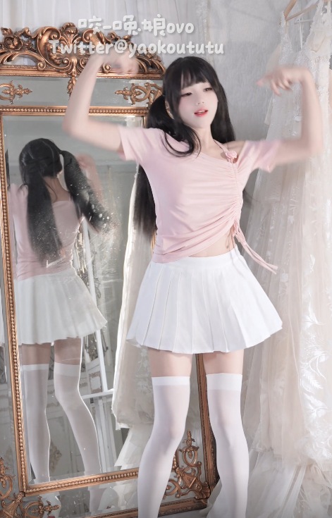 128 – 咬一口兔娘(黏黏团子兔)-恋爱告急[1V]-第2张图片-萌站