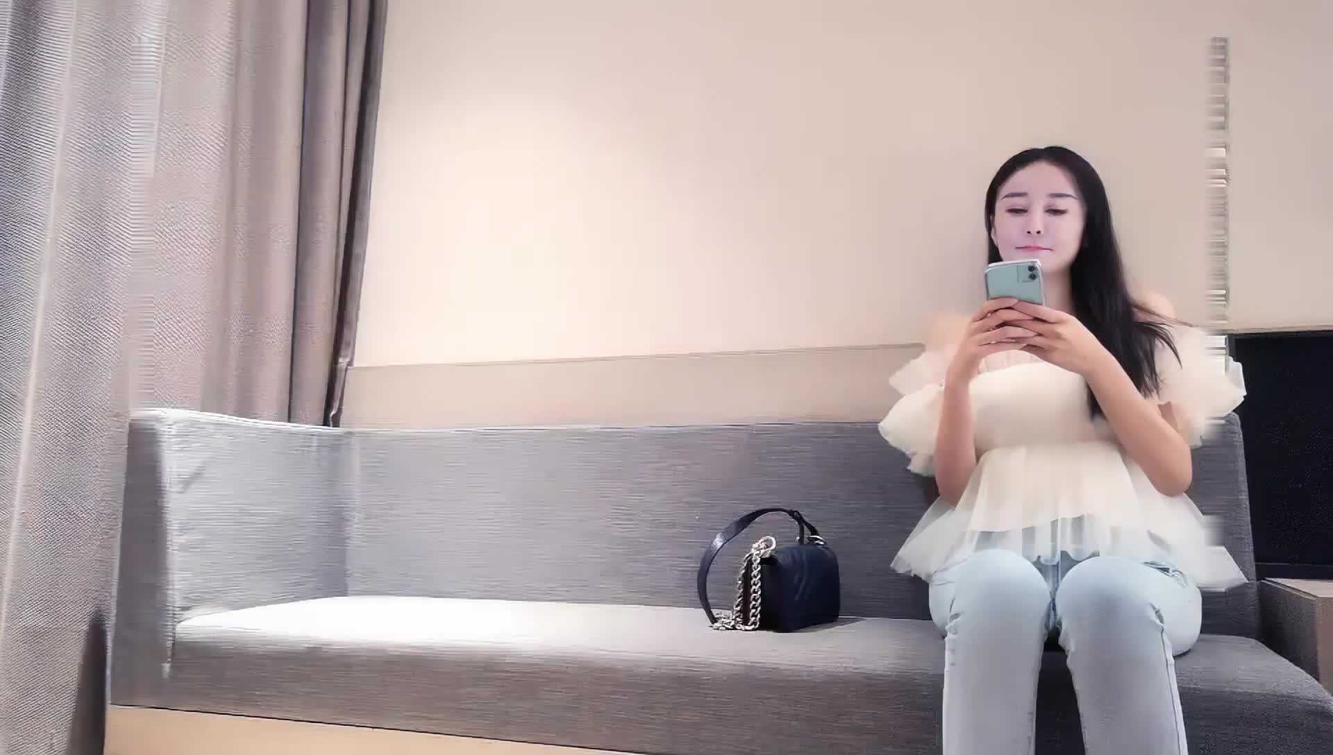 白衣牛仔裤甜美妹子，口交舔弄上位骑坐抽插，呻吟娇喘大声非常诱人-第2张图片-萌站