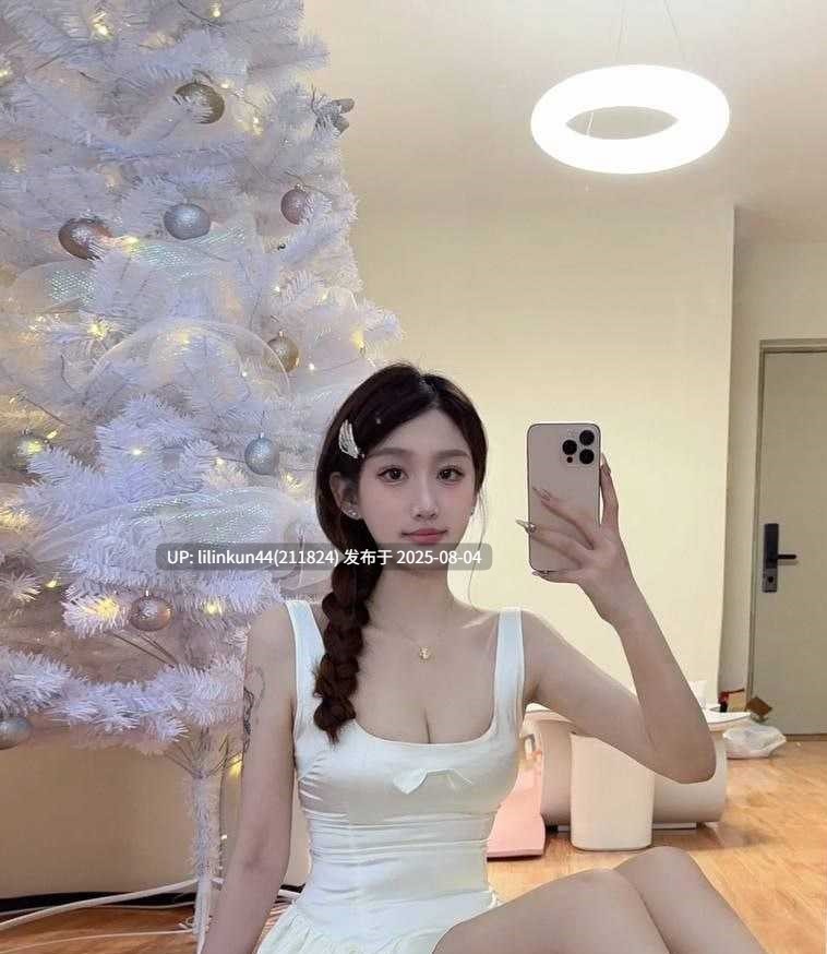 南大07年清纯学妹 寝室与男友激情性爱 渣男偷录后入蜜桃臀视频 颜值即正义!-第3张图片-萌站