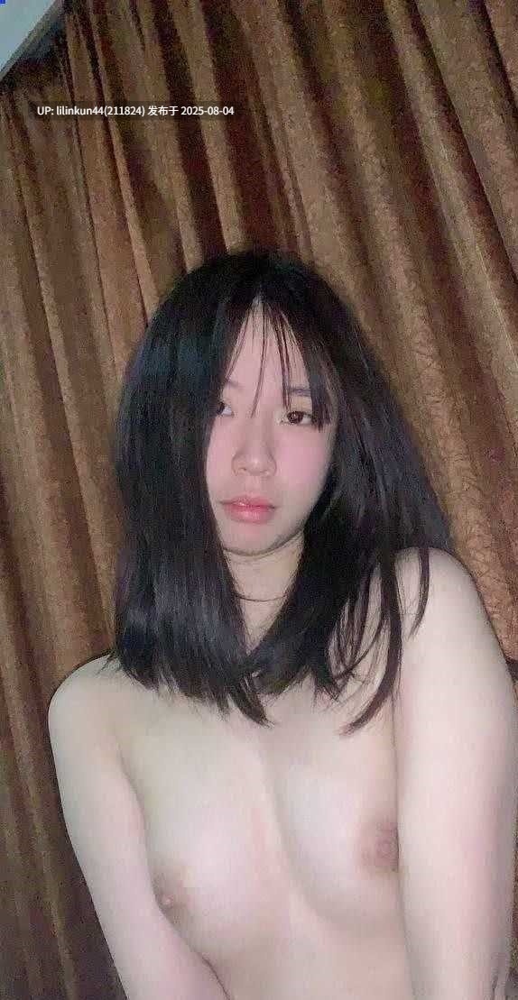 湖北高中生的大长腿女友 独有的清纯气息极致性感美乳 黑丝开裆裤无套性爱 粉嫩诱惑!-第3张图片-萌站
