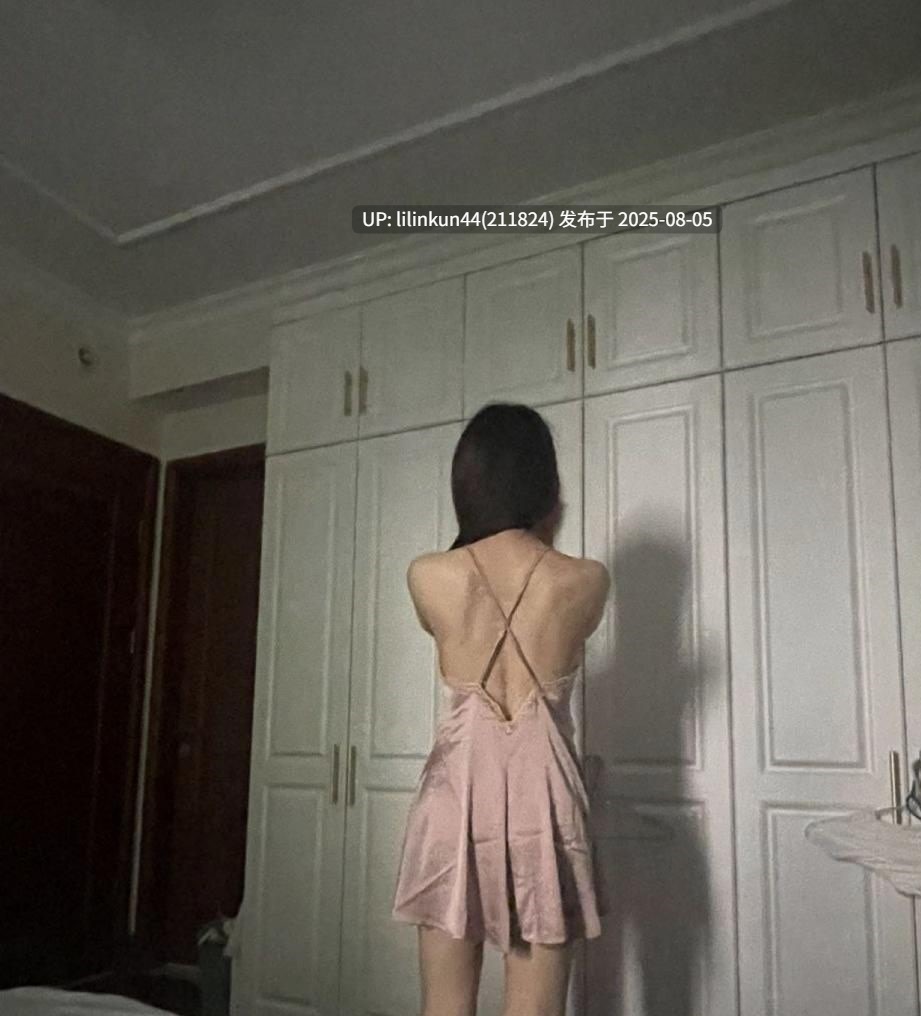 广西南宁良庆 清纯大学生 李一凡床上淫荡反差 爱用玩具助兴 嫩穴微黑欲火难抑-第2张图片-萌站