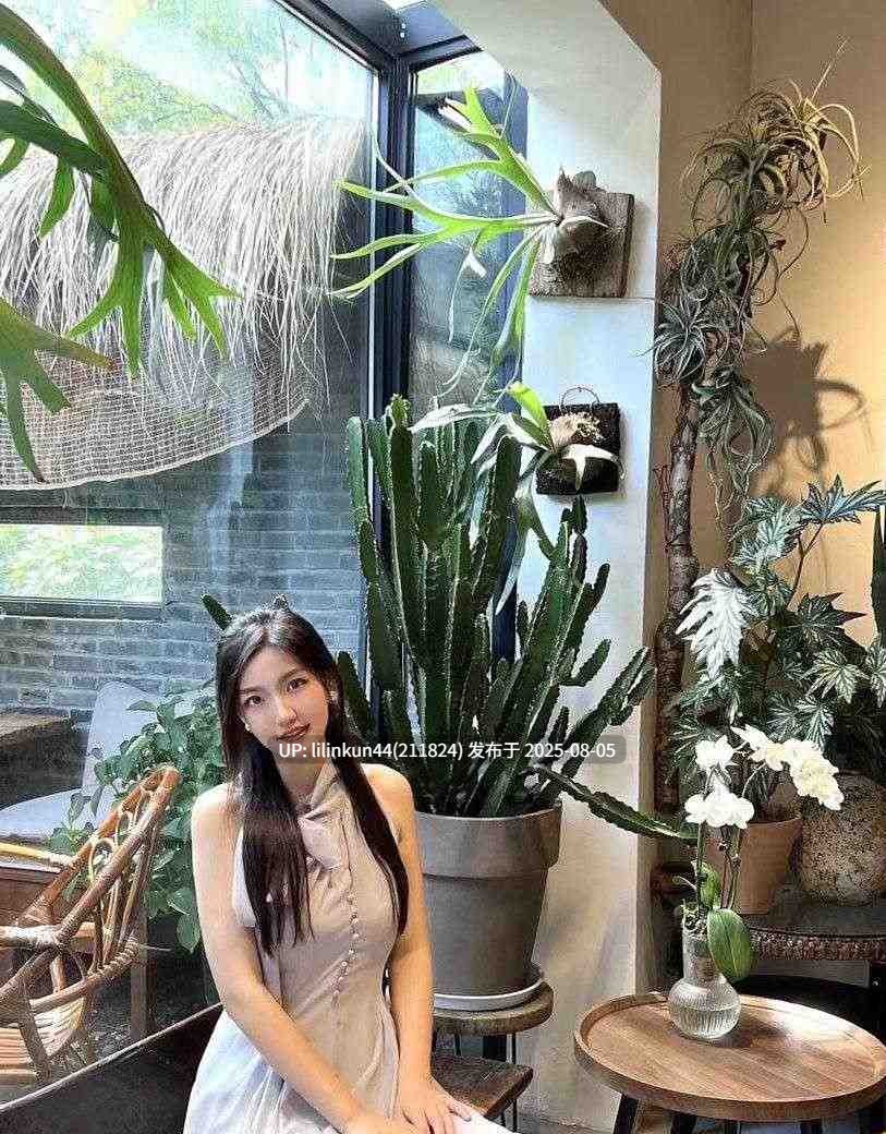 广州工商学院高颜值清纯反差婊学姐 谭梓柔 高冷御姐后入性爱 淫语加持猛烈打桩！-第2张图片-萌站