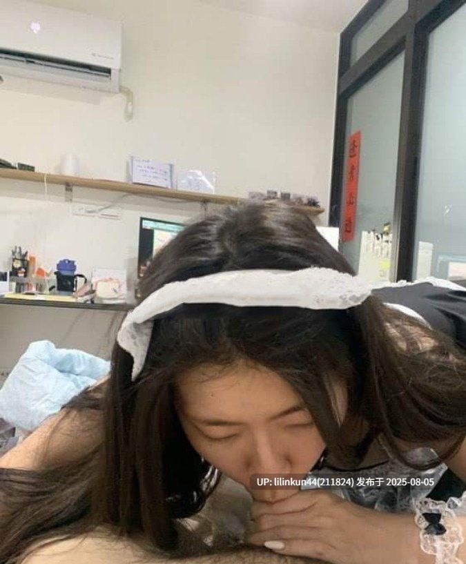 台湾颜值型反差婊大学生 邓丽欣 与男友自拍做爱口交视频被曝光 这个台湾妹妹的身材是真的超好！-第2张图片-萌站
