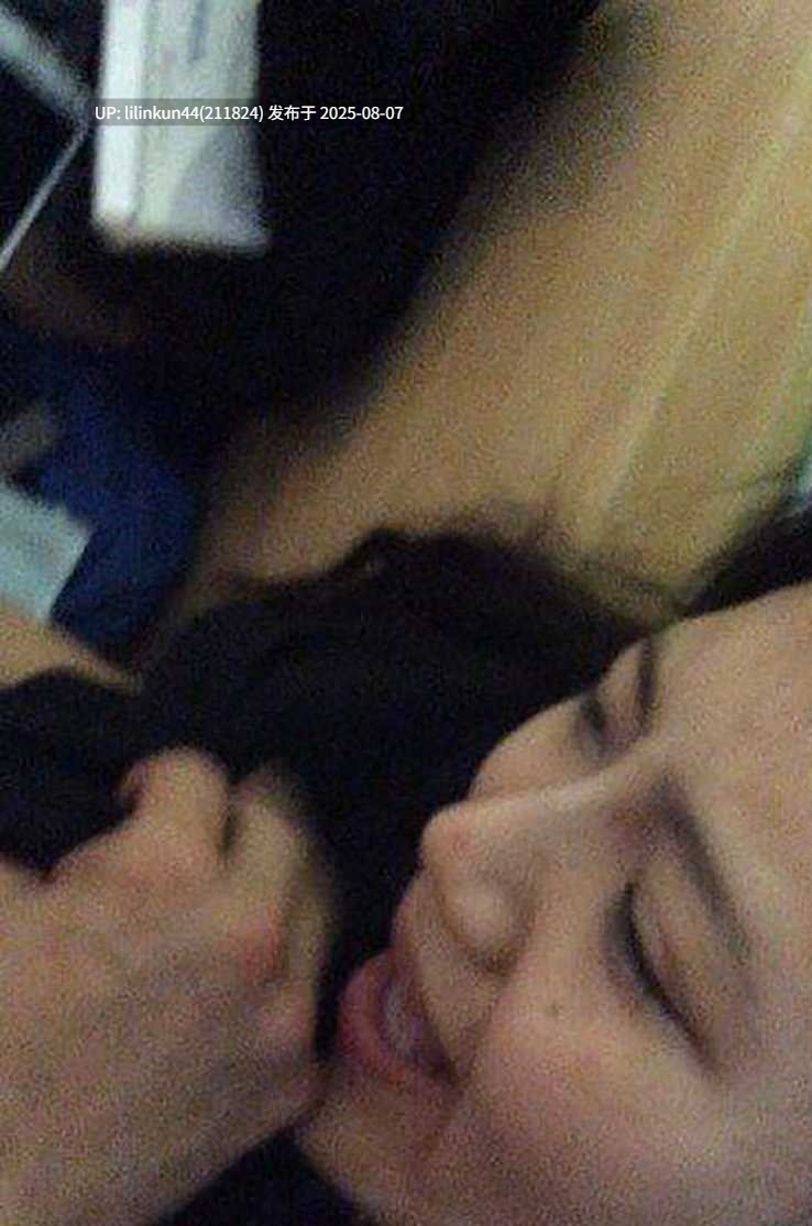 山东威海某大学生情侣毕业分手炮,在教室的课桌上直接开始操,分手后被流出-第3张图片-萌站 山东威海某大学生情侣毕业分手炮,在教室的课桌上直接开始操,分手后被流出-第3张图片-萌站