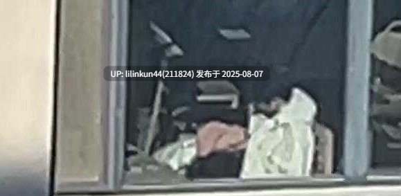 网传河南某校 男女在教室深情激吻口交 被对面宿舍楼同学拍摄全过程曝光！