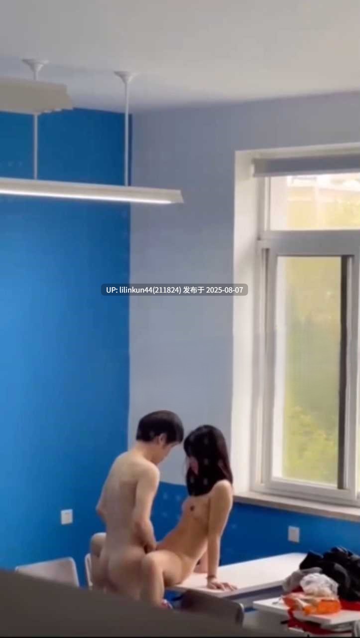 饥渴学生教室做爱合集！各种各样在教室偷吃禁果的中学生视频流出～给兄弟们大开眼界！-第2张图片-萌站