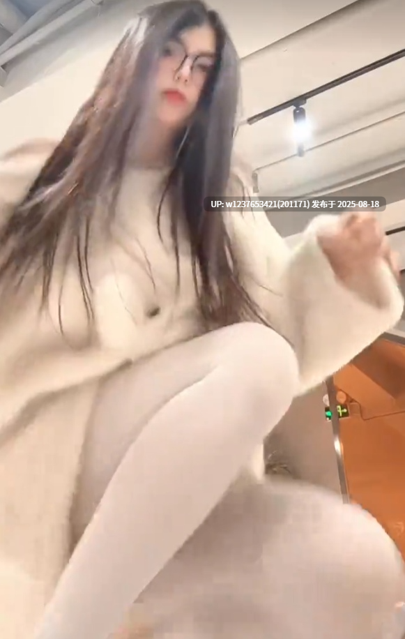 抖音180w粉丝极品身高172长腿博主R9999 腿长观赏性简直无敌【漏点】各种丝袜自慰约炮挑逗福利视频整合【91v3.21G】-第5张图片-萌站