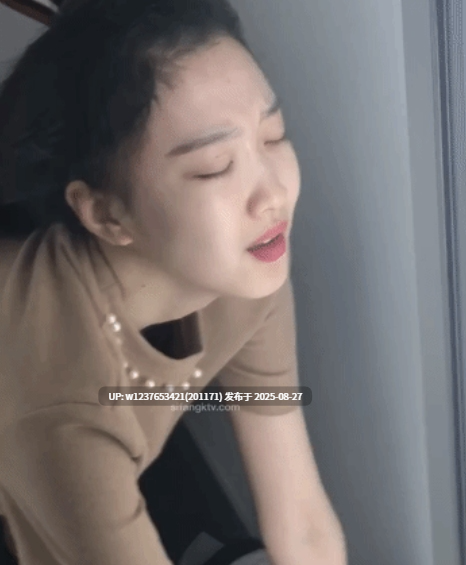 母狗饲养员调教极品高颜值模特身材反差出轨人妻骚母狗毒龙圣水样样精通【26v2.4g】-第2张图片-萌站