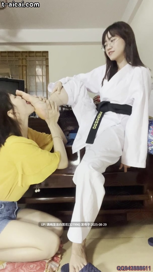 【Maysole】19岁美少女百合恋足舔脚合集[30V/10G]