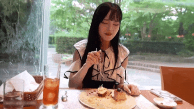 【AV】【8P 精液厕所】性感与可爱的极致美人回归！渴望激情性爱的美女被7根香蕉连续内射的精液/0907021