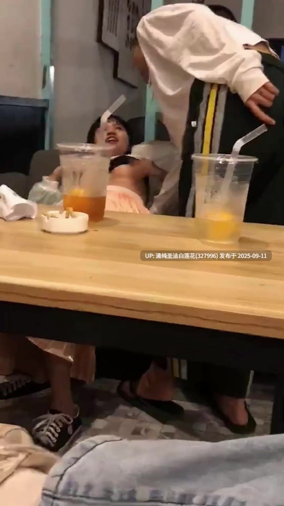免费！某技校大一新生聚会强上男同学 [10V 102M]-第5张图片-萌站