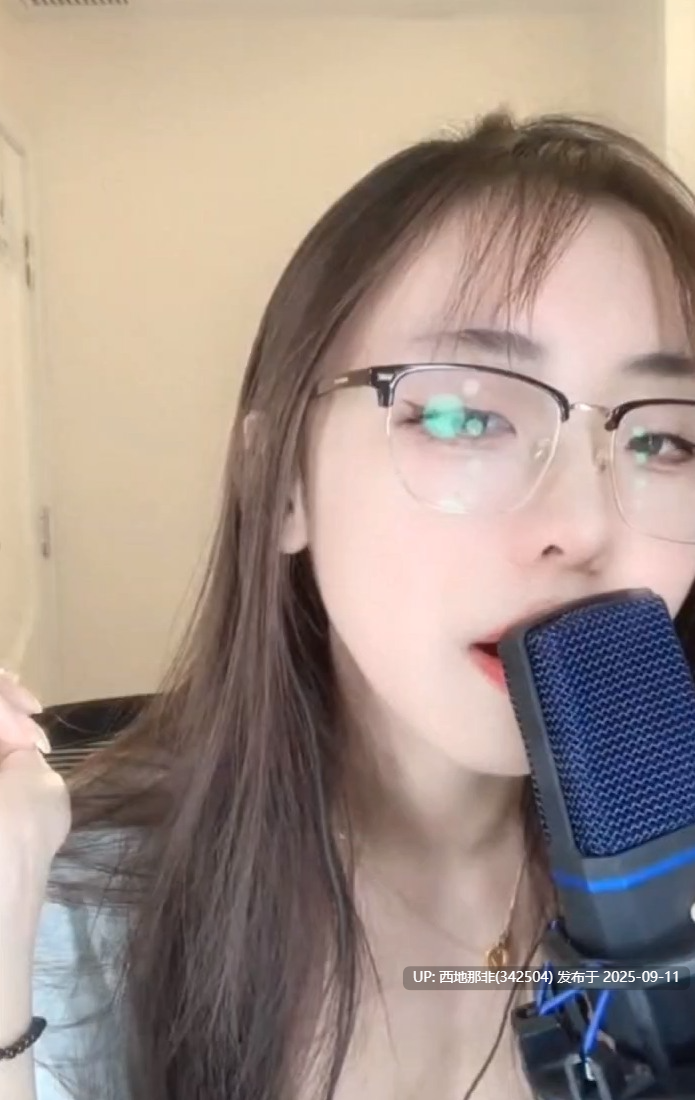 【B站UP主】【大白菜已黑化】高颜眼镜大长腿美女 露点 裸舞 自慰等【37V】-第2张图片-萌站