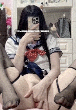 抖音白嫩萝莉【悠哉大王】新增jk制服黑丝白丝道具淫语自慰【44v1.39g】