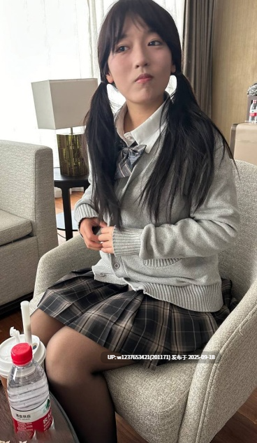清纯大一学妹多p【35p+1v 609M】-第7张图片-萌站