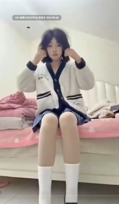 高颜值萌妹为了赚钱买苹果手机，给金主视频漏出pu11-第3张图片-萌站