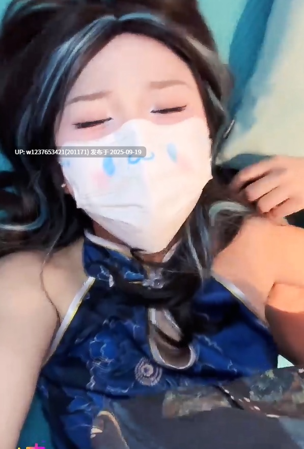 【爱吃雪糕/草莓甜筒】色情妹妹擦边舞引诱哥哥淫穴榨精内射中出【451M】-第5张图片-萌站