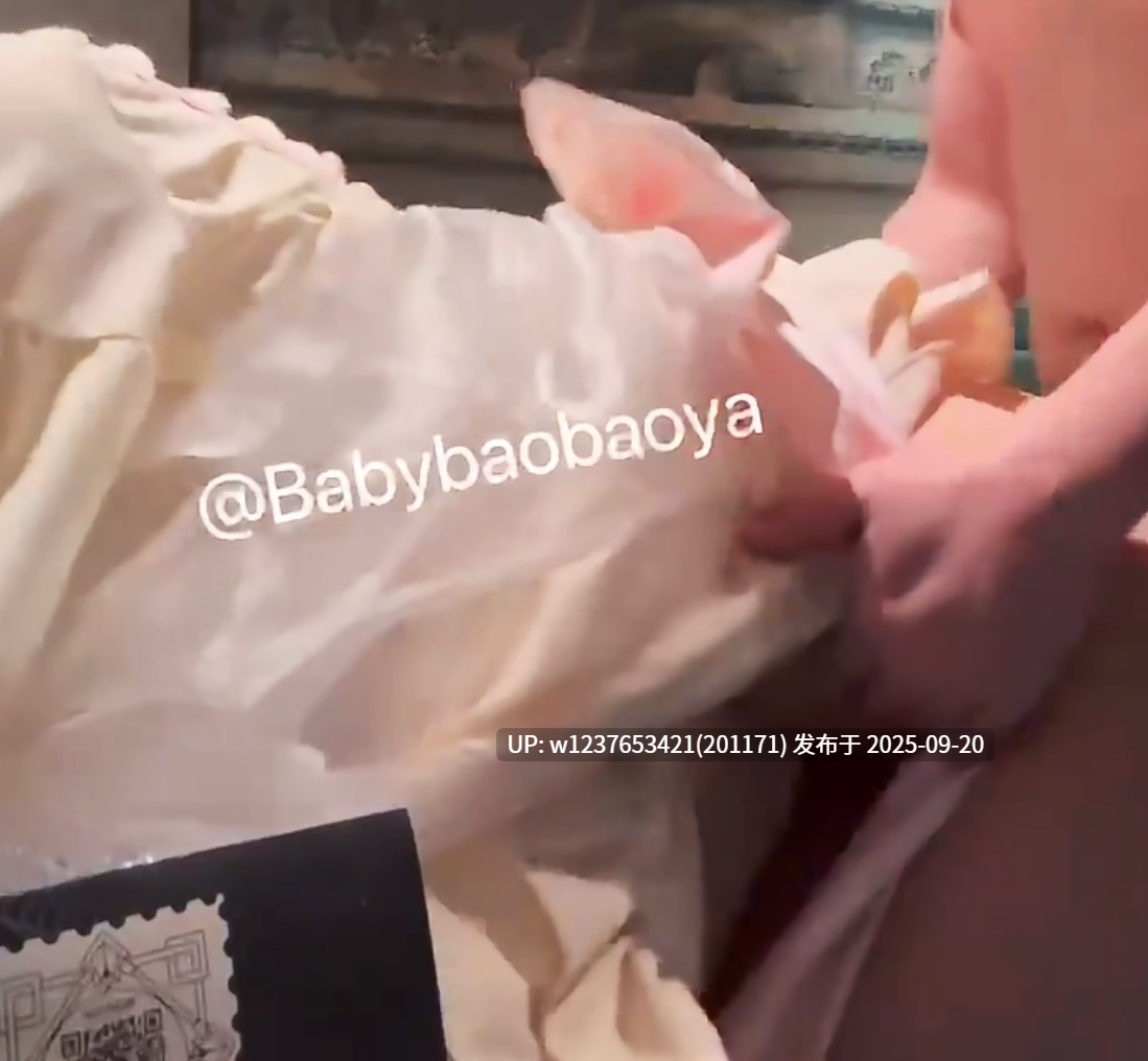 【崽崽Babybaobaoya】顶级白虎萝莉福利姬，露出自慰啪啪合集【6v+6.2G】-第3张图片-萌站