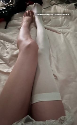 【辞宝】jk少女 足交高颜值啪啪【15v/51p/1.5g】-第5张图片-萌站