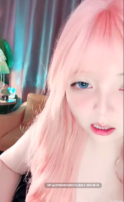 【昭仁稀罕】童颜巨乳极品COS嫩妹，跳蛋自慰，骚穴直拍，美瞳很亮眼【3V-3.95G】-第6张图片-萌站