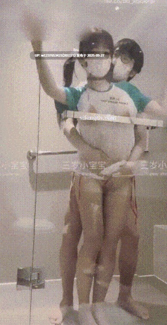 『三岁小宝宝』最新约单男小哥哥！双马尾小母狗又白又嫩 站立后入被操的叫爸爸【3v336M】-第2张图片-萌站
