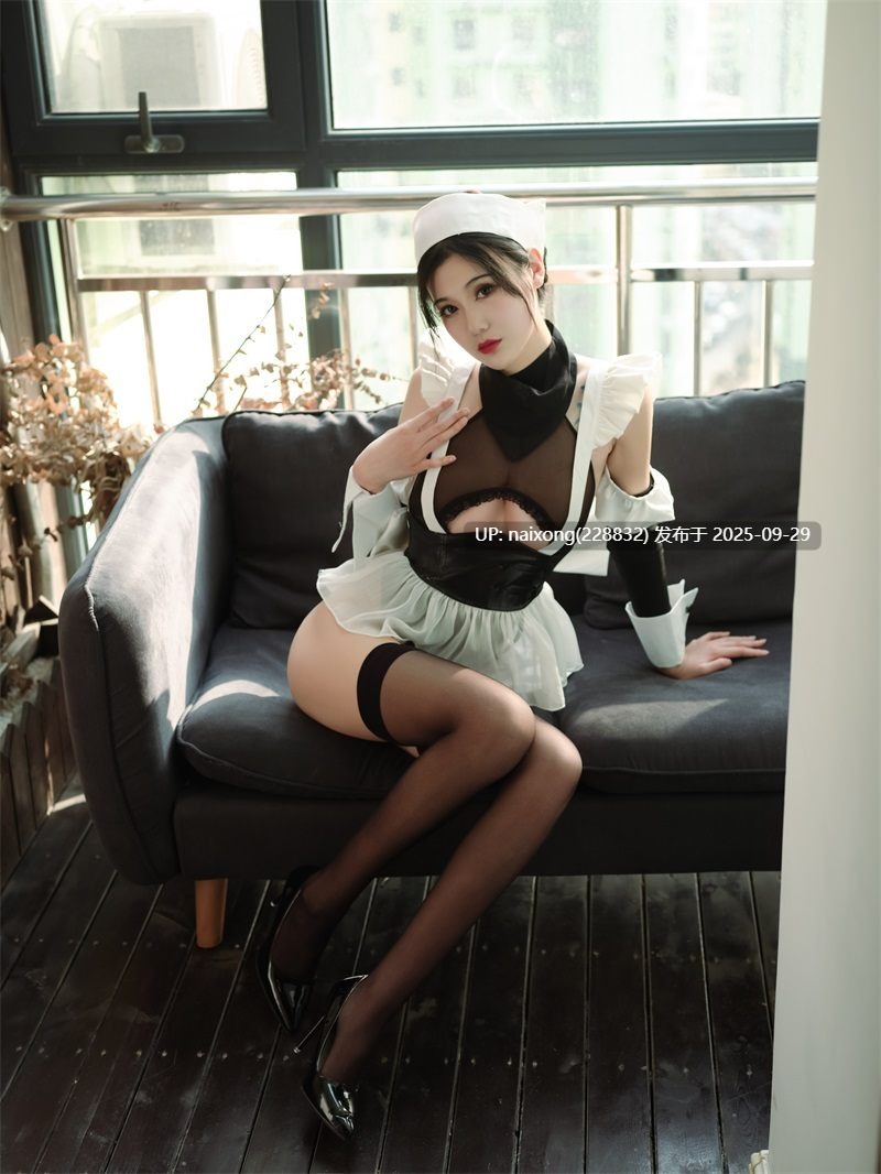 一米八的大梨子 - 吊带袜女仆 [13P-41M]-第3张图片-萌站