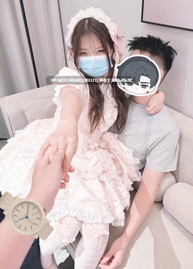 绿帽小情侣【奶茶情侣】分享女友给兄弟一起玩弄 手足口啪啪同时服务男友跟男友兄弟【20V＋66P1.70G】-第7张图片-萌站