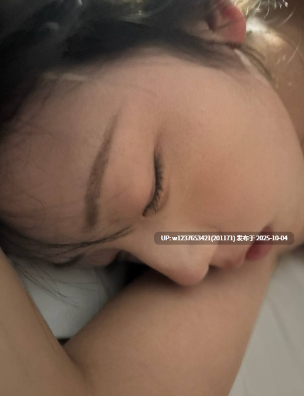 【男友泄密】20岁清纯安徽学生妹，外表清纯，典型的乖乖女白月光，床上被男友拍下性爱视频【3v826M】-第3张图片-萌站