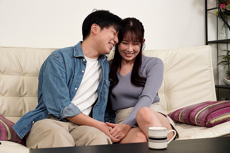 酔いつぶれた夫の隣で… 夫の上司に犯●れ身も心も奪われた私 二羽紗愛 生写真とパンティ付き-第18张图片-萌站