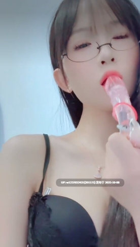 美娱【西瓜西】性感美女约啪，道具口爆，激情自慰裸舞【9V+2.06G】-第4张图片-萌站