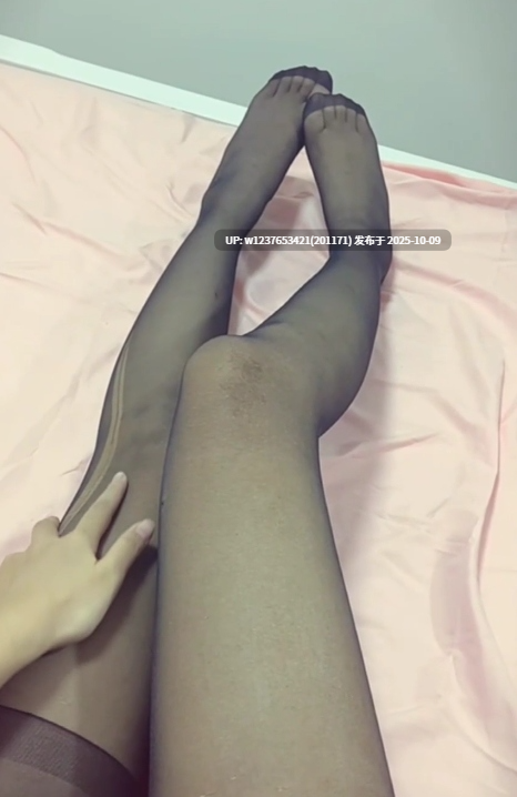 抖音足控博主【芝士小宝】高颜值反差婊，私拍付费足控福利合集【34V+90P+1.34G】-第7张图片-萌站