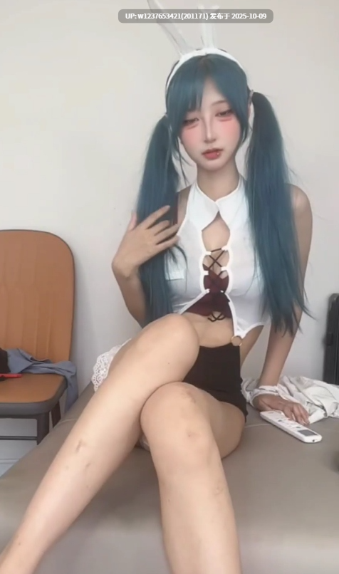 抖音足控博主【芝士小宝】高颜值反差婊，私拍付费足控福利合集【34V+90P+1.34G】-第12张图片-萌站