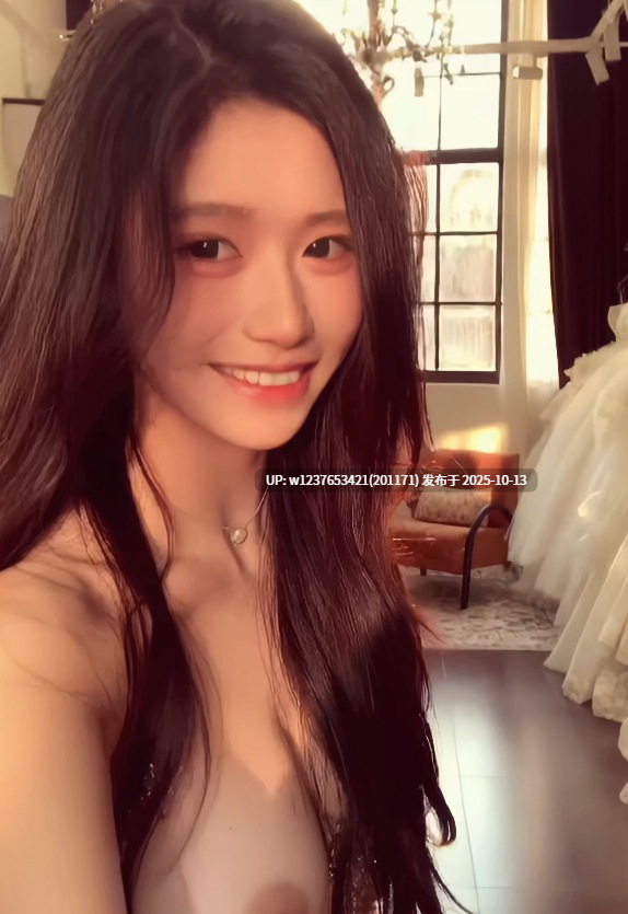 网红美女AI脱衣系列：花碎花【1V+398M】-第6张图片-萌站