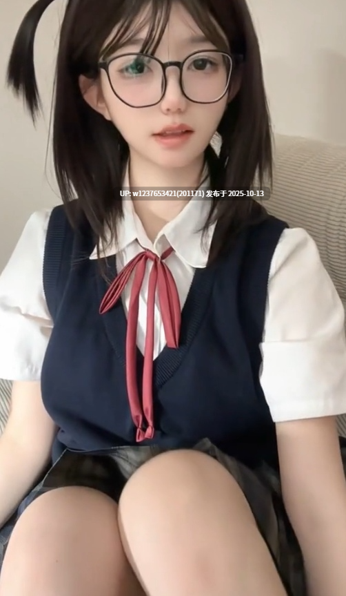  抖音软妹萝莉【草原一只花/心碎关仔 】 56万粉丝网红，擦边抖腿，私拍福利【27v/2.6G】-第10张图片-萌站
