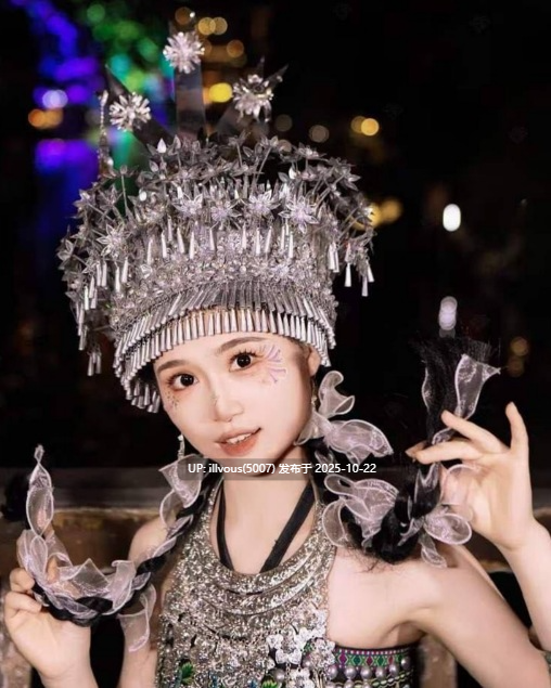 长相特别清纯可爱的学生小母狗，穿着名族服饰给金主口交，没想到技术这么熟练，被主人操穴时呻吟声都那么可爱，真想玩死这个反差骚货。-第2张图片-萌站