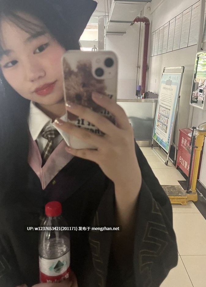 【男友泄密】清纯白袜女大玩3P，激情口交，前后夹击【25v44p 541m】-第3张图片-萌站
