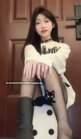 【微密圈】抖音可爱足控少萝【别拔虎牙】，清纯萌妹反差视图合集-秘语空间+铁粉空间【5.3G】-第2张图片-萌站