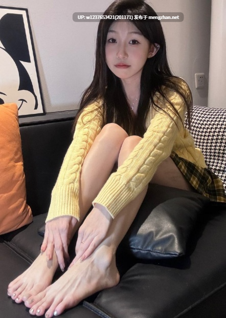 【微密圈】抖音可爱足控少萝【别拔虎牙】，清纯萌妹反差视图合集-秘语空间+铁粉空间【5.3G】-第15张图片-萌站