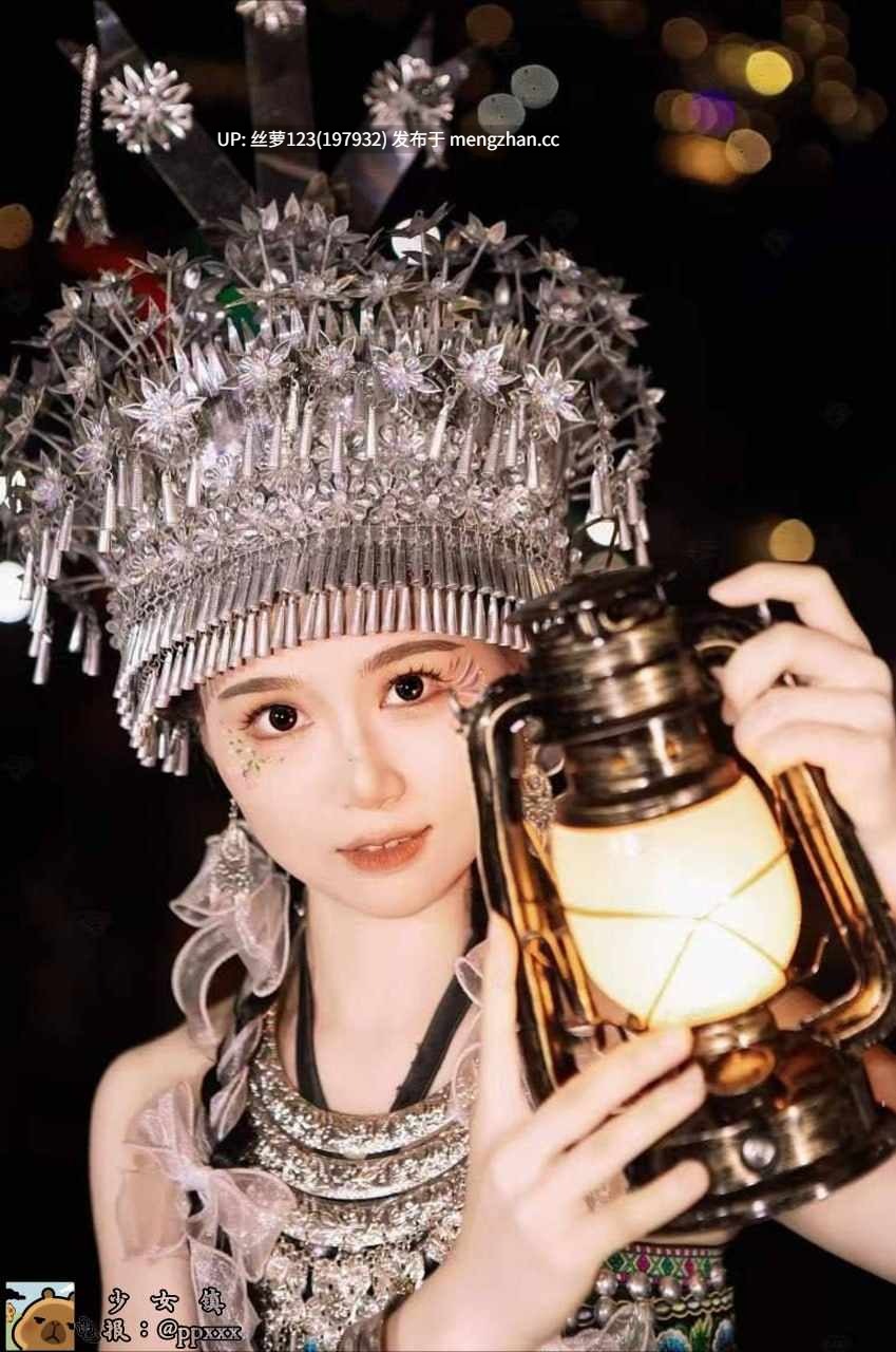 反差感和少女气息十足，穿着民族礼服做口技效果拉满-第3张图片-萌站