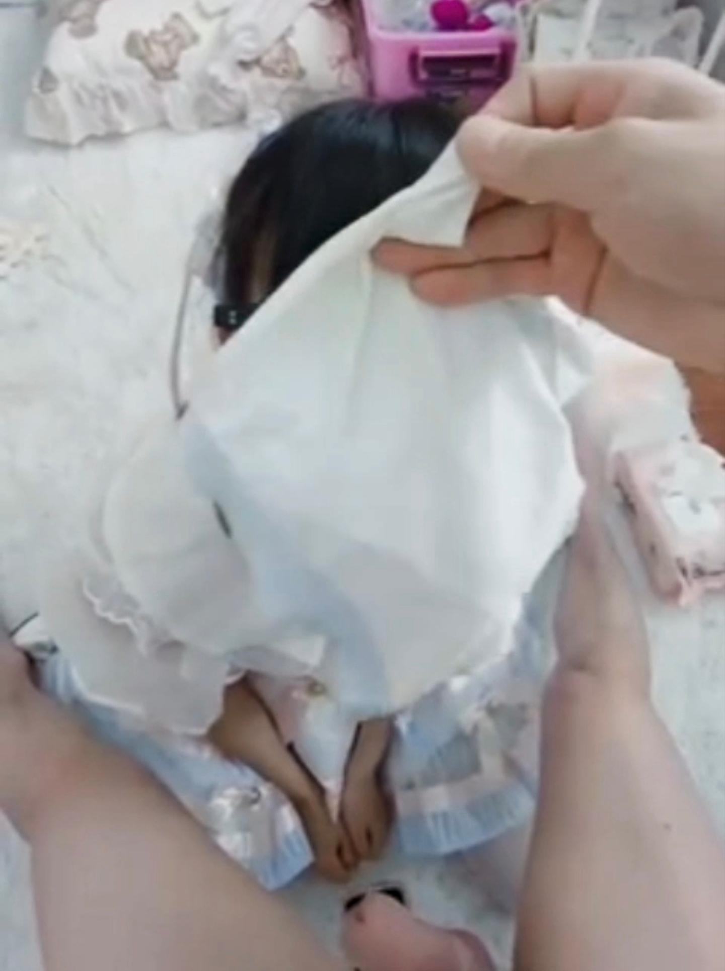 享用极品白丝洛丽塔的嘴巴和美乳-第3张图片-萌站