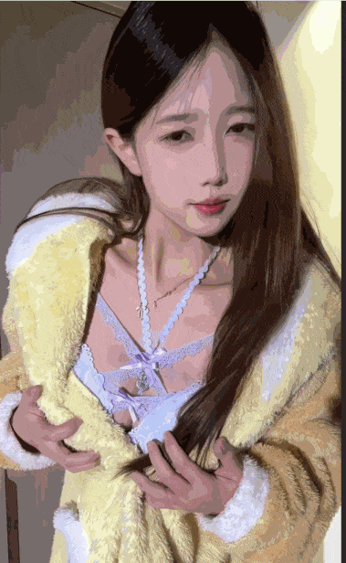 风骚热舞御姐【汤圆可甜了】童颜巨乳，抖音风卡点脱衣舞，表情淫荡，阿黑颜反差拉满【2V 674M】