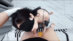 饥渴紫袍少妇主动出击，色诱外卖员-第2张图片-萌站