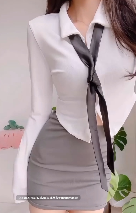 【0.4萌币】OL制服学姐【芋圆呀呀】三点粉激情自慰，超绝美乳骚逼~【1V-497M】-第4张图片-萌站