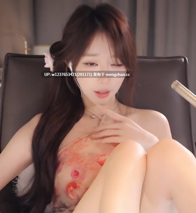 阿黑颜盯榨挑战系列：周童潼~超绝美腿巨乳姐姐AMSR，风骚呻吟小表情极致诱惑，肉腿榨精~【3V-2.05G】