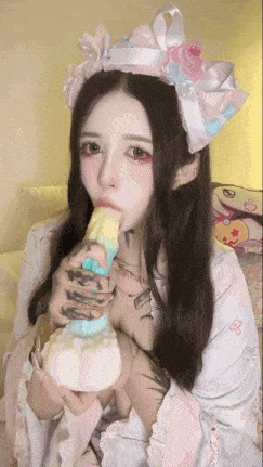 【抖音神级颜值小网红，刷跑车福利视频】说真的这颜值秒杀好多大网红了，关键是这身材，顶级巨乳起码有E罩杯了！ #少女 #美腿 #极品身材 -第2张图片-萌站